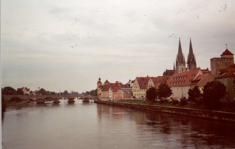 Regensburg, Blick vom Eisernen Steg &uuml;ber Steinerne Br&uuml;cke und Altstadt