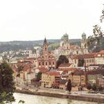 Blick &uuml;ber Donau auf Passau herab